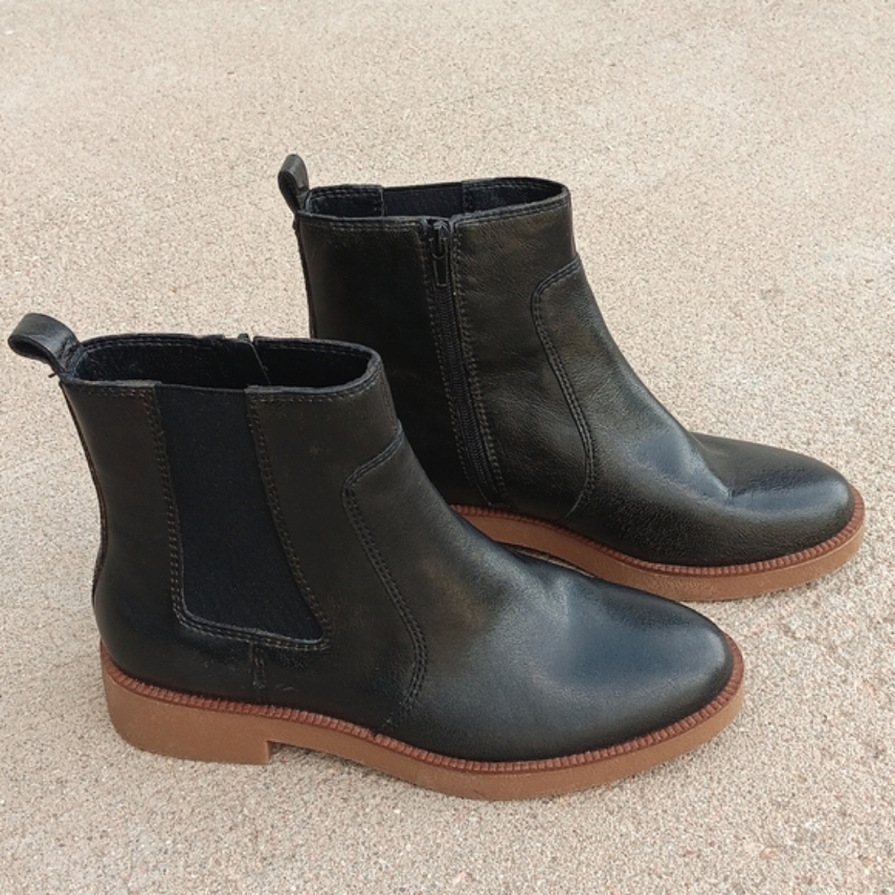 Lucky Brand Ressy Black Leather Chelsea Boots - Picture 2 of 8